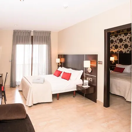 Piramide 2 ホテル 2*