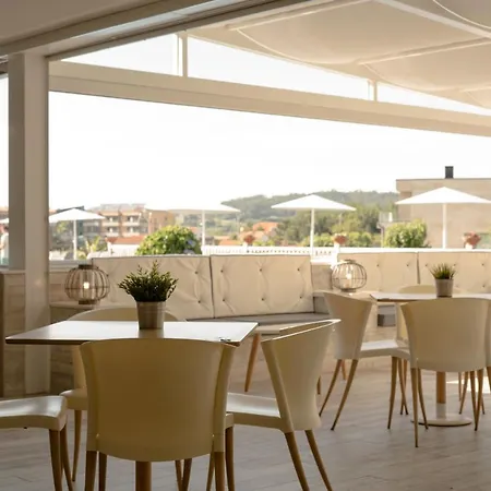 Piramide 2 ホテル ポルトノボ